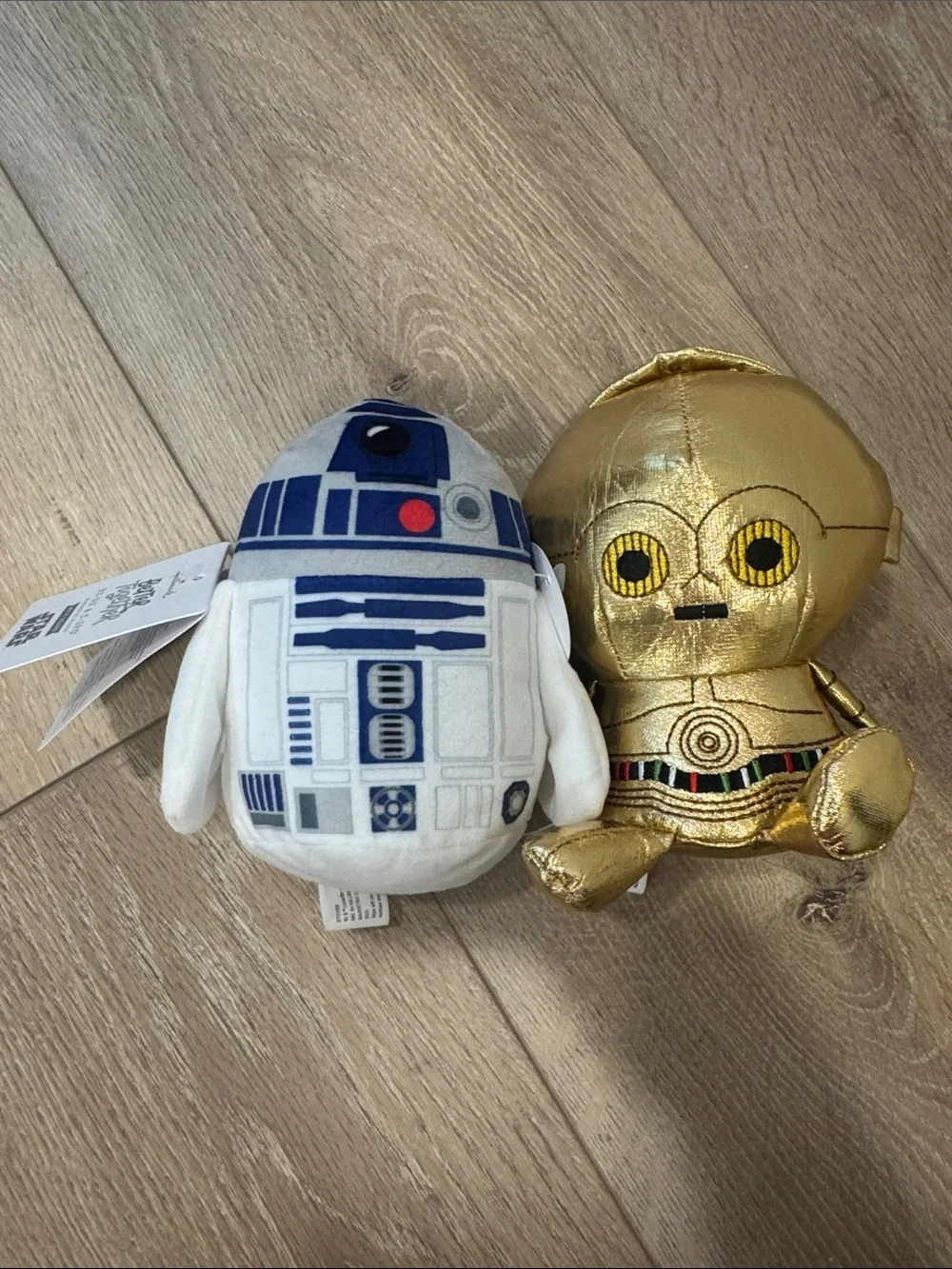 NWT Hallmark White & Gold Droid Magnetic Plush Pair - R2-D2 & C-3PO